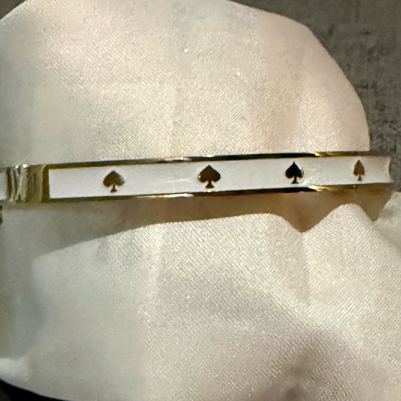 Kate Spade Gold and White Spade Hinged Bangle NWT - Picture 3 of 6